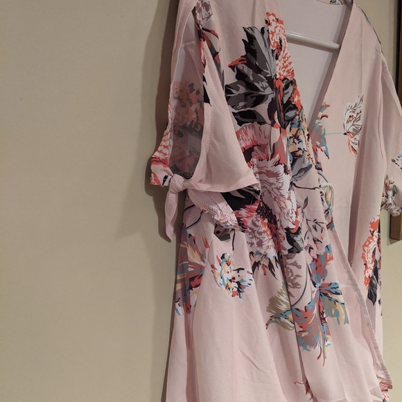 Pink floral blouse size XL - Picture 2 of 5